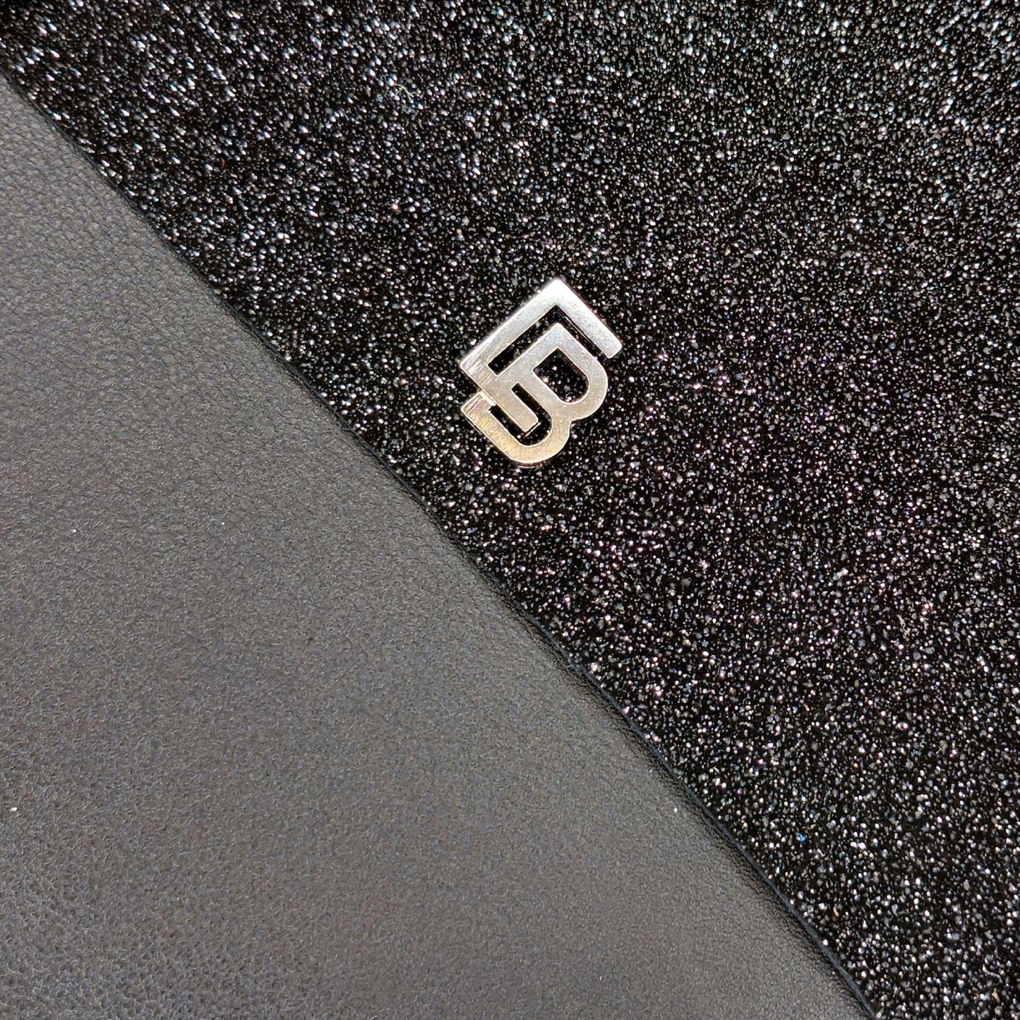 Bőr dupla olló tok, ollótok, egyedi tok, műköröm, tanfolyam, oktatás, géll lakk, műköröm oktatás, technikai tanfolyam, műköröm továbbképzés, bőrtok, bőr tok, egyedi bőr tok, bőr frézer tok, csiszolófejtok, csiszolófej, frézer