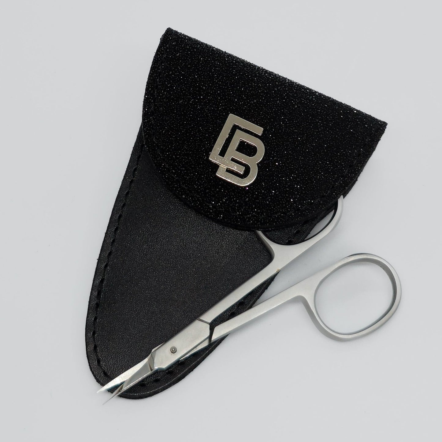 Bőr dupla olló tok, ollótok, egyedi tok, műköröm, tanfolyam, oktatás, gell lakk, műköröm oktatás, technikai tanfolyam, műköröm továbbképzés, bőrtok, bőr tok, egyedi bőr tok, frézer tok, bőr frézer tok, csillogó bőr, köves, strassz