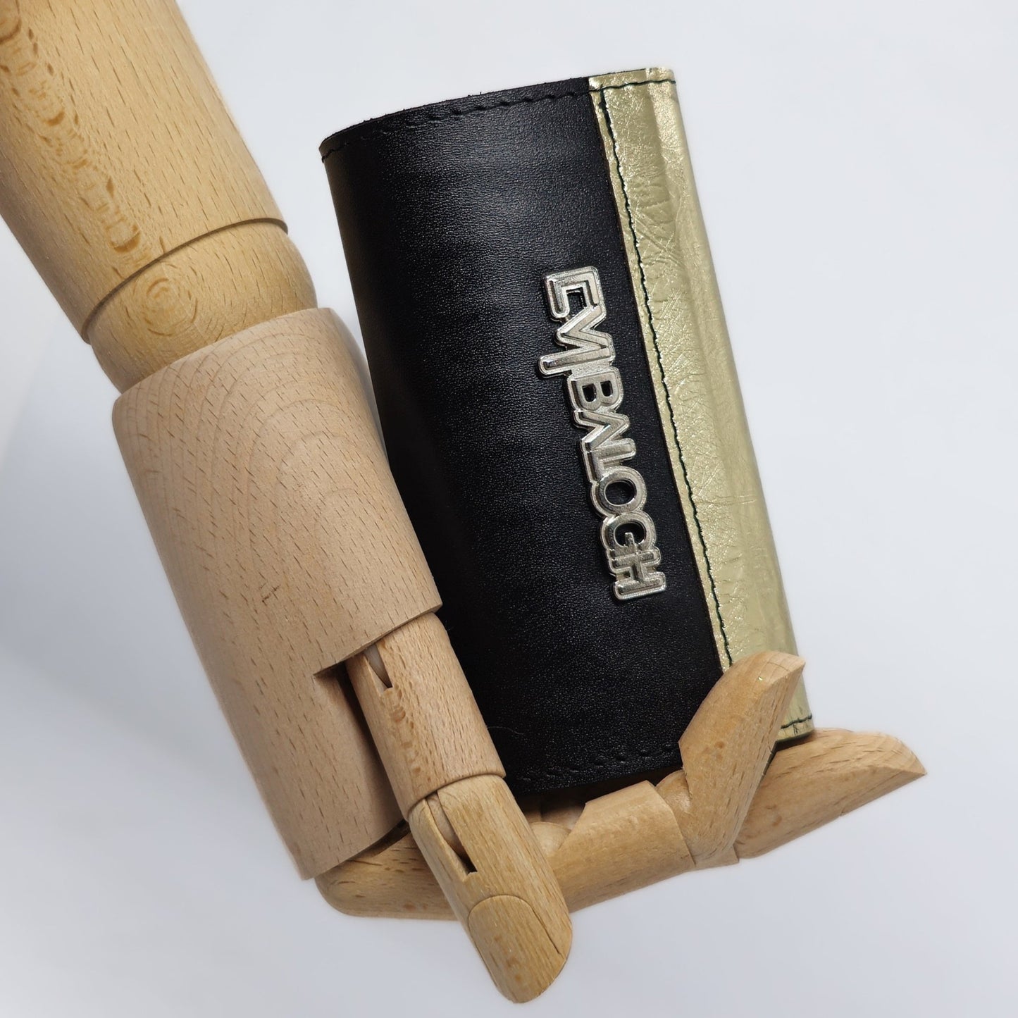 Bőr dupla olló tok, ollótok, egyedi tok, műköröm, tanfolyam, oktatás, gell lakk, műköröm oktatás, technikai tanfolyam, műköröm továbbképzés, bőrtok, bőr tok, egyedi bőr tok, bőr frézer tok, csiszolófejtok, csiszolófej, frézer, fekete köröm, fekete bőr, arany bőr, arany köröm, nails