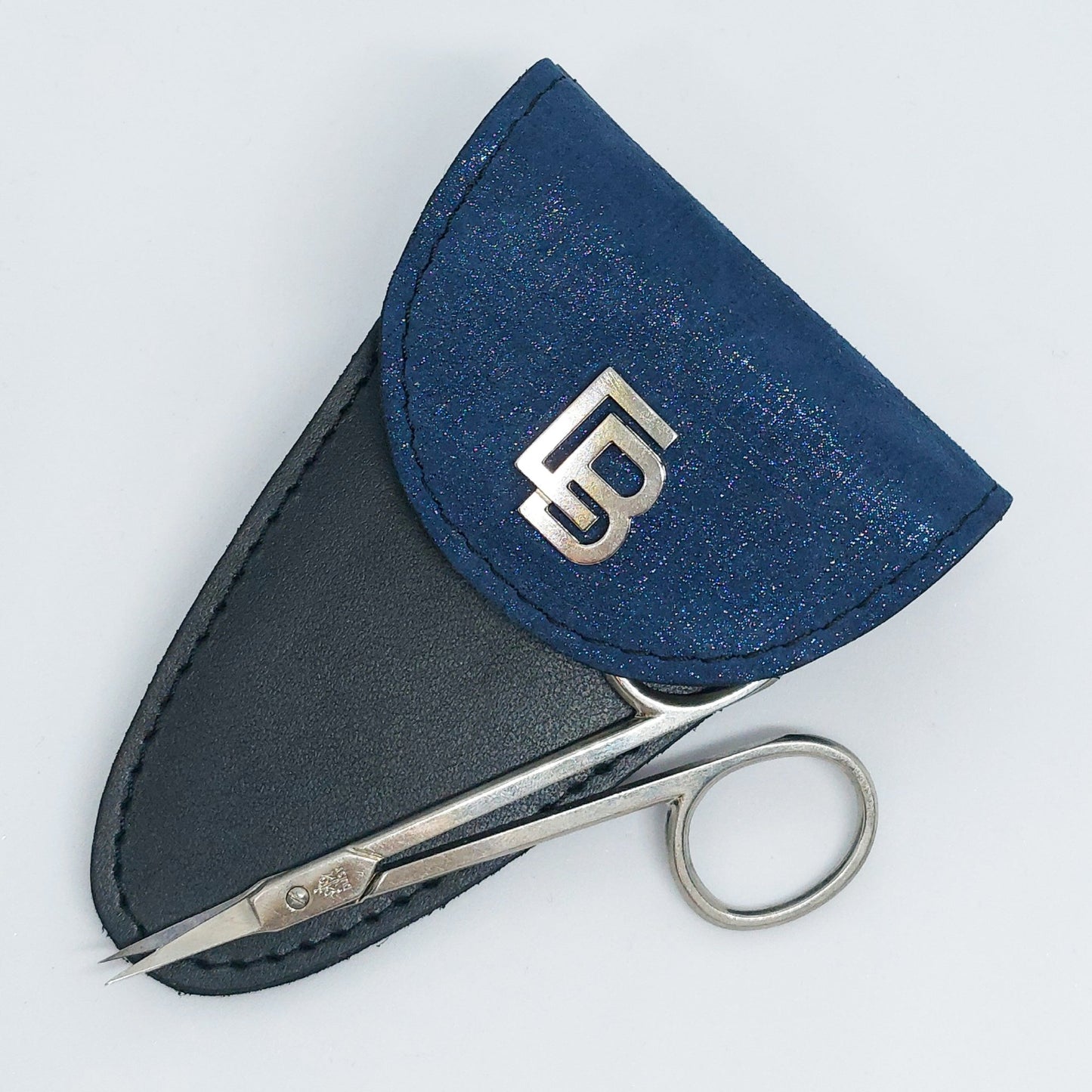 Bőr dupla olló tok, ollótok, egyedi tok, műköröm, tanfolyam, oktatás, géll lakk, műköröm oktatás, technikai tanfolyam, műköröm továbbképzés, bőrtok, bőr tok, egyedi bőr tok, szimpla tok, szimpla ollótok