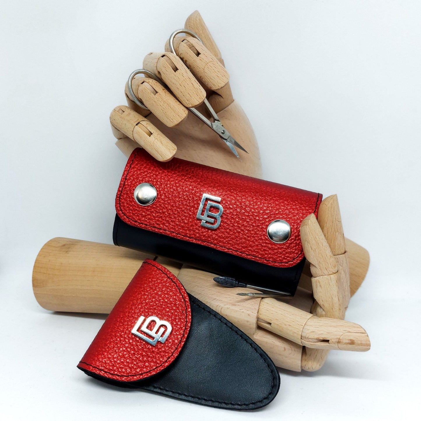 Bőr dupla olló tok, ollótok, egyedi tok, műköröm, tanfolyam, oktatás, gell lakk, műköröm oktatás, technikai tanfolyam, műköröm továbbképzés, bőrtok, bőr tok, egyedi bőr tok, frézer tok, bőr frézer tok