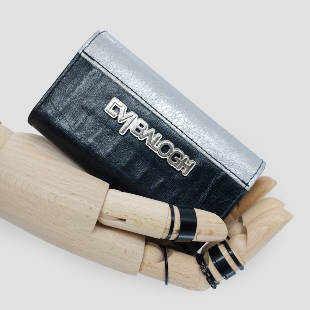 Bőr dupla olló tok, ollótok, egyedi tok, műköröm, tanfolyam, oktatás, géll lakk, műköröm oktatás, technikai tanfolyam, műköröm továbbképzés, bőrtok, bőr tok, egyedi bőr tok, bőr frézer tok, csiszolófejtok, csiszolófej, frézer, fekete bőr, ezüst bőr, bőrtok