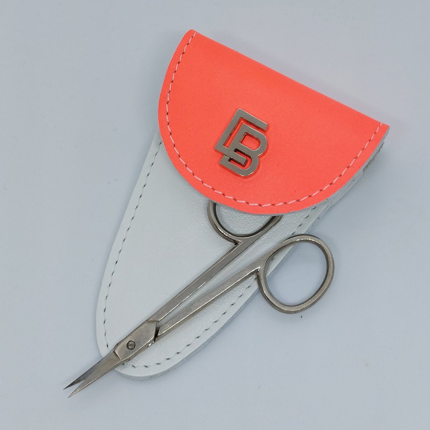 Bőr dupla olló tok, ollótok, egyedi tok, műköröm, tanfolyam, oktatás, géll lakk, műköröm oktatás, technikai tanfolyam, műköröm továbbképzés, bőrtok, bőr tok, egyedi bőr tok, szimpla tok, szimpla ollótok