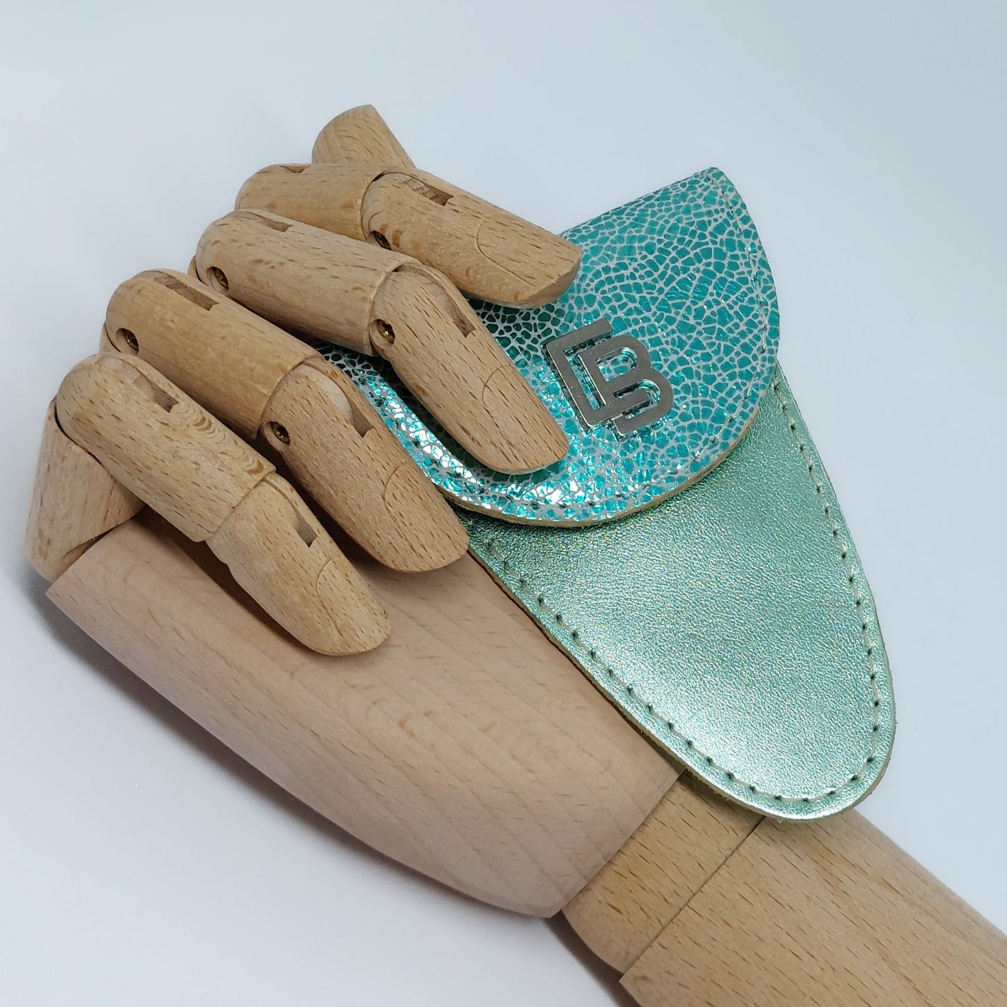 Bőr dupla olló tok, ollótok, egyedi tok, műköröm, tanfolyam, oktatás, gell lakk, műköröm oktatás, technikai tanfolyam, műköröm továbbképzés, bőrtok, bőr tok, egyedi bőr tok, frézer tok, bőr frézer tok