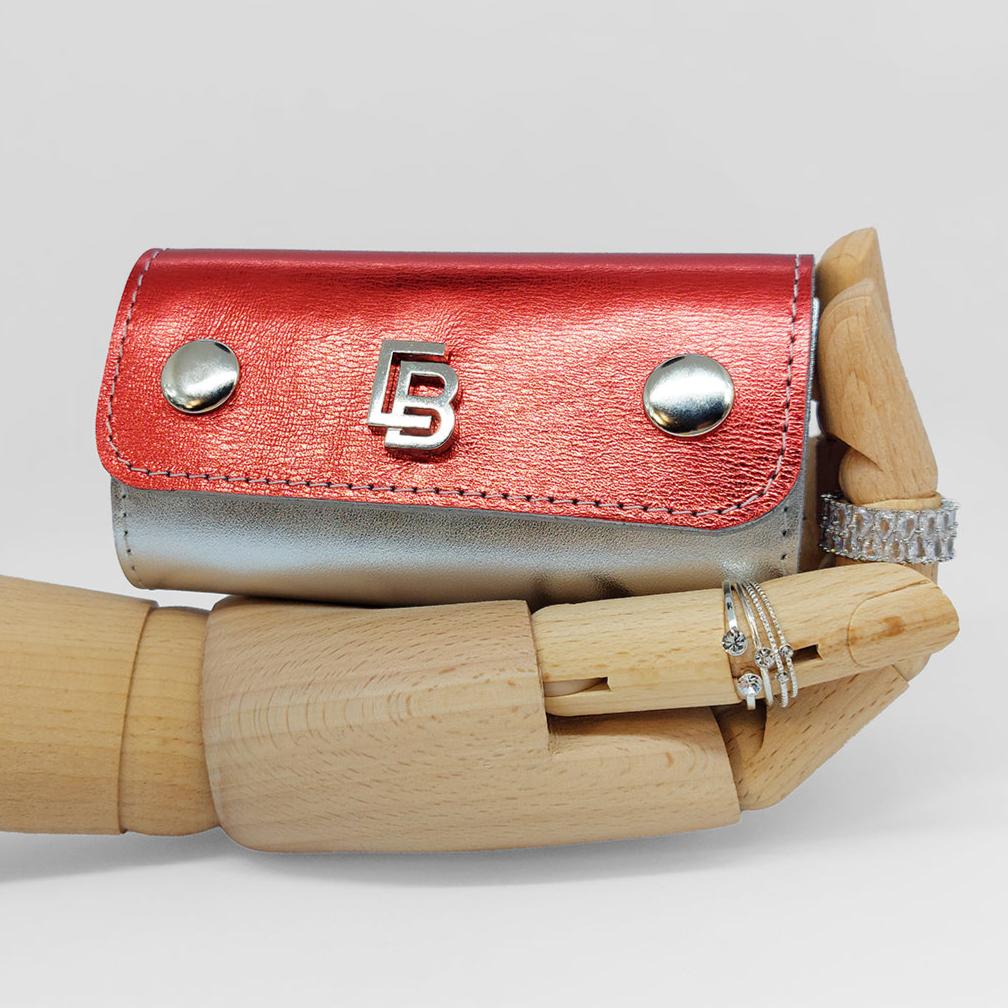 Bőr dupla olló tok, ollótok, egyedi tok, műköröm, tanfolyam, oktatás, géll lakk, műköröm oktatás, technikai tanfolyam, műköröm továbbképzés, bőrtok, bőr tok, egyedi bőr tok, bőr frézer tok, csiszolófejtok, csiszolófej, frézer, piros bőr, piros köröm