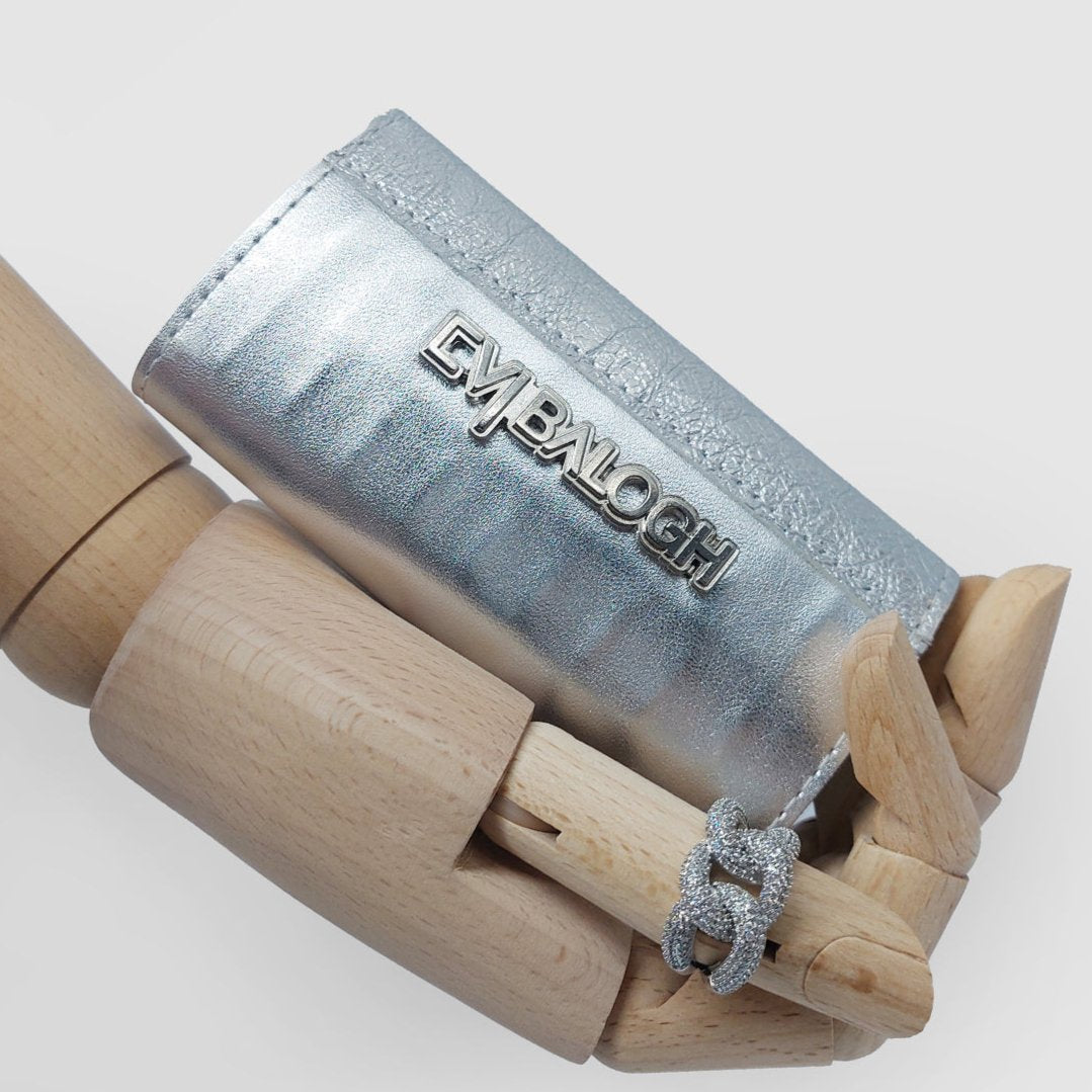 Bőr dupla olló tok, ollótok, egyedi tok, műköröm, tanfolyam, oktatás, géll lakk, műköröm oktatás, technikai tanfolyam, műköröm továbbképzés, bőrtok, bőr tok, egyedi bőr tok, bőr frézer tok, csiszolófejtok, csiszolófej, frézer, ezüst tok csillogó, leather