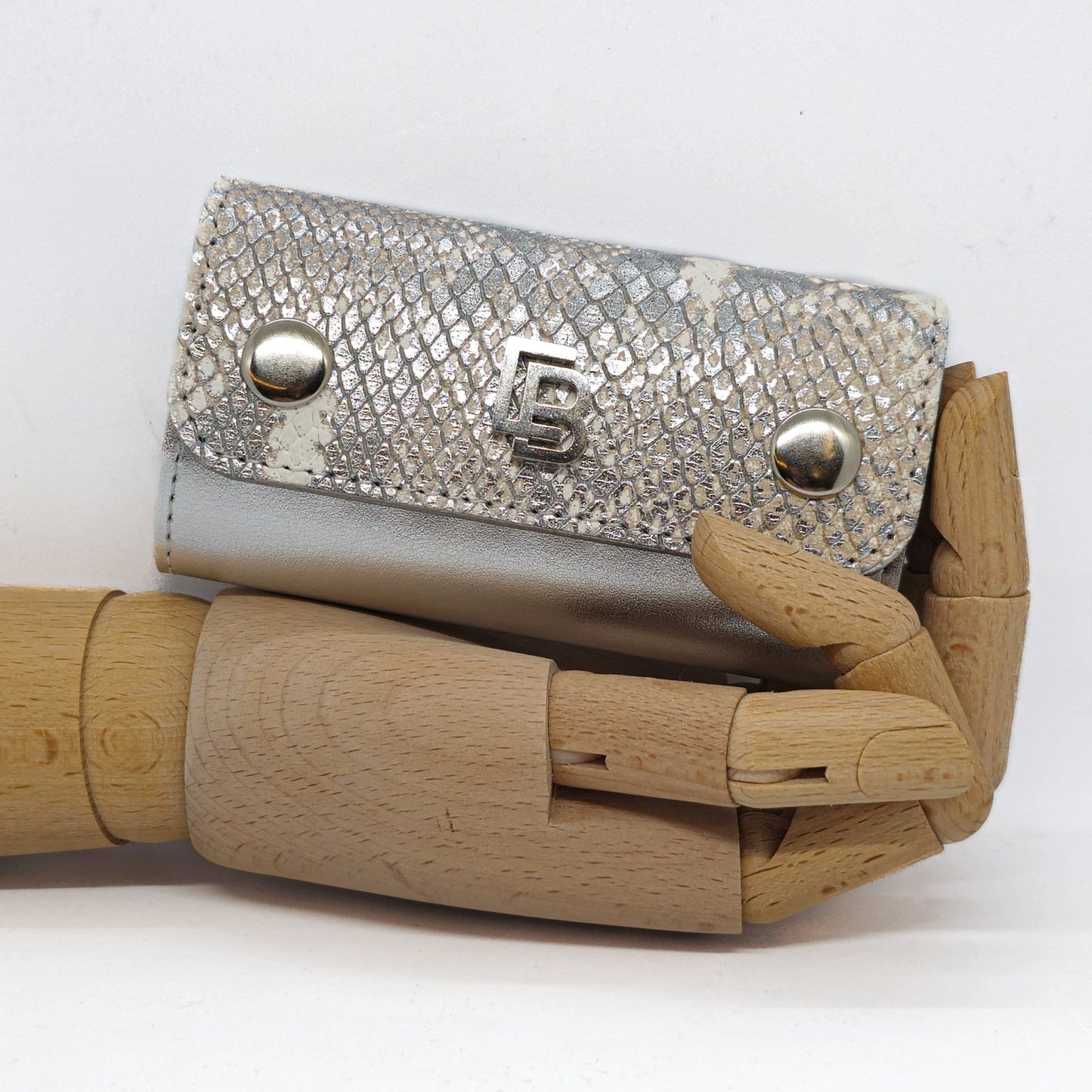 Bőr dupla olló tok, ollótok, egyedi tok, műköröm, tanfolyam, oktatás, gell lakk, műköröm oktatás, technikai tanfolyam, műköröm továbbképzés, bőrtok, bőr tok, egyedi bőr tok, bőr frézer tok, csiszolófejtok, csiszolófej, frézer, kígyóbőr, kígyó