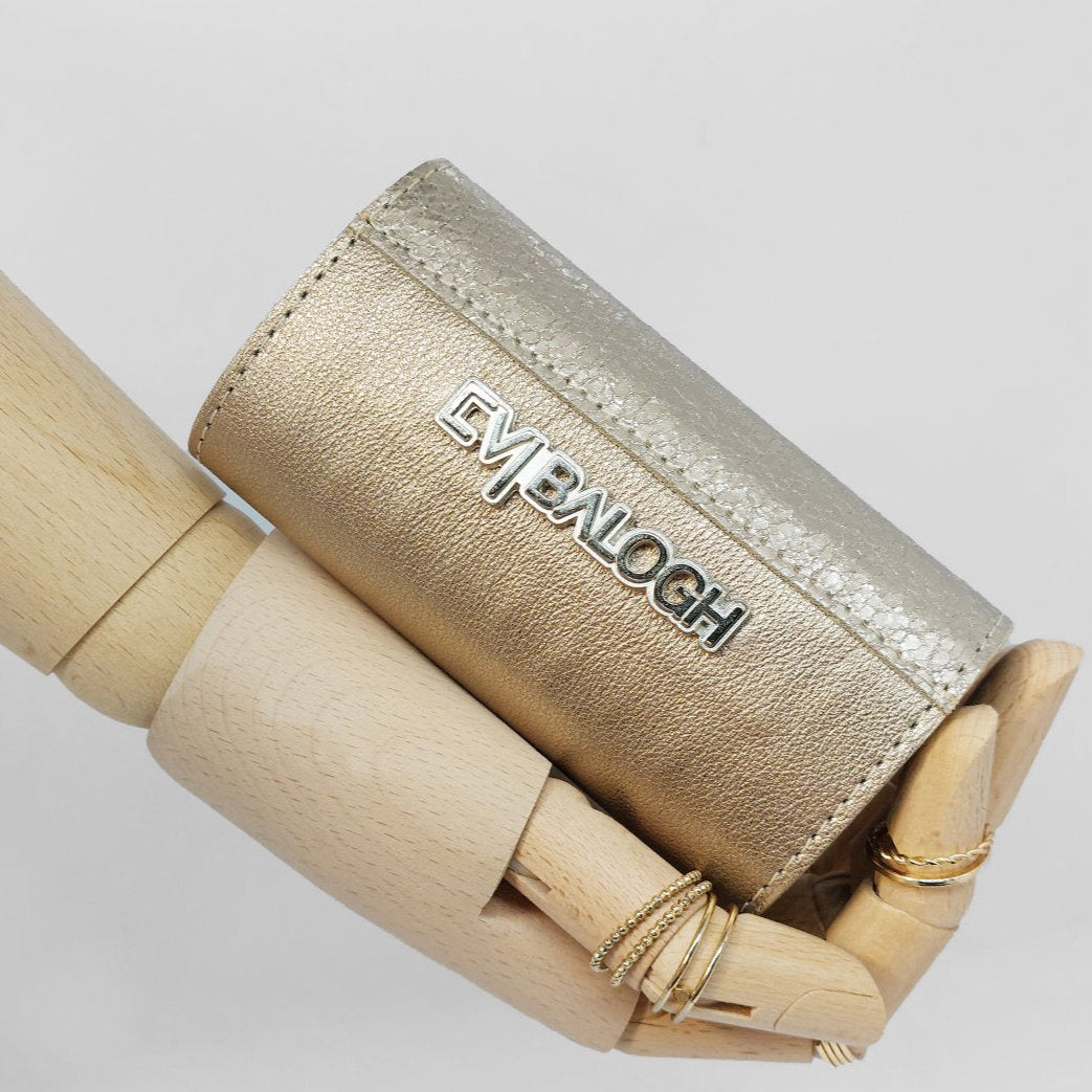 Bőr dupla olló tok, ollótok, egyedi tok, műköröm, tanfolyam, oktatás, géll lakk, műköröm oktatás, technikai tanfolyam, műköröm továbbképzés, bőrtok, bőr tok, egyedi bőr tok, bőr frézer tok, csiszolófejtok, csiszolófej, frézer, hand made, nude nails, rose gold nails, rose nails, nude leather