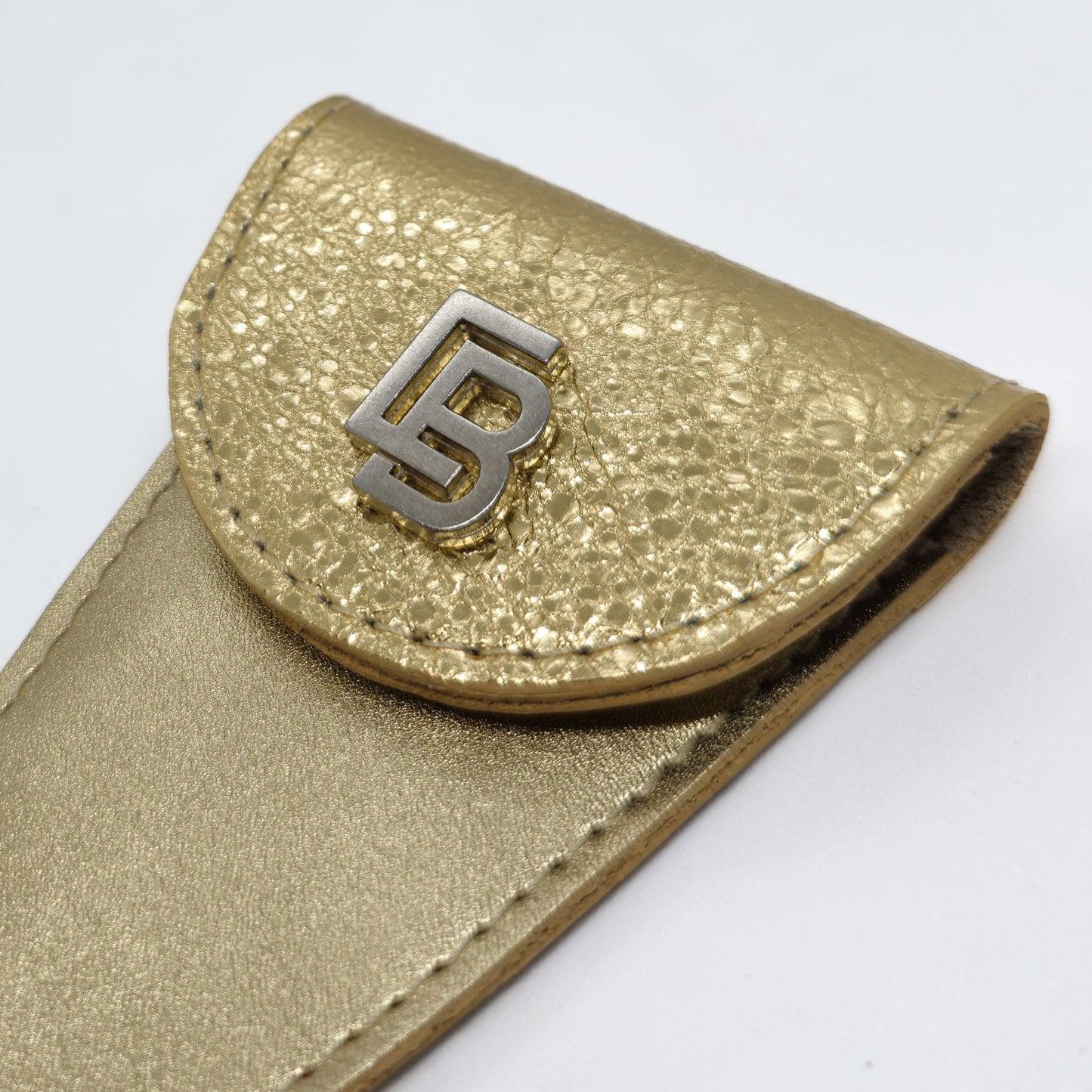 Bőr dupla olló tok, ollótok, egyedi tok, műköröm, tanfolyam, oktatás, gell lakk, műköröm oktatás, technikai tanfolyam, műköröm továbbképzés, bőrtok, bőr tok, egyedi bőr tok, bőr frézer tok, csiszolófejtok, csiszolófej, frézer, egyedi tok, arany bőr, kígyóminta