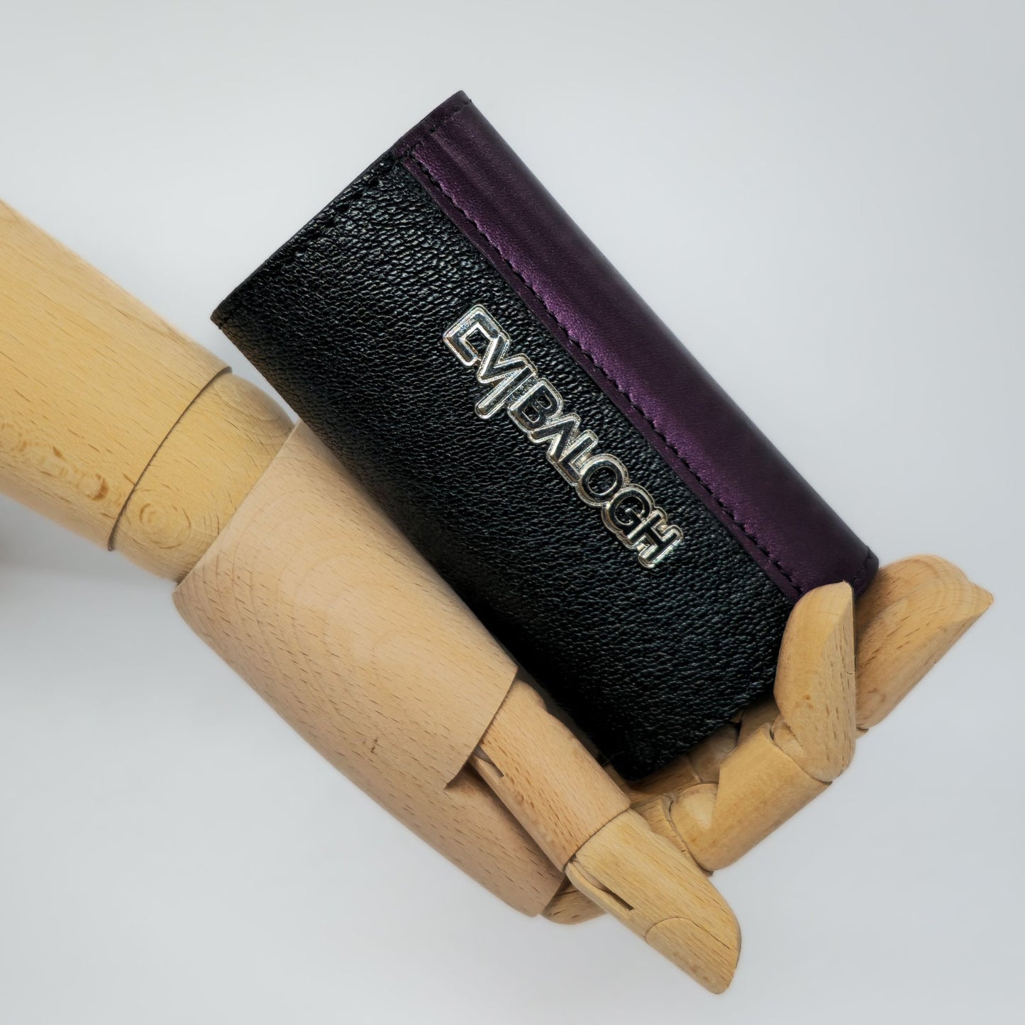 luxury leather cases, bőr tok, piros tok, kék olló tok, bőrvágó olló, sablonvágó olló, műköröm oktatás, fekete bőr, egyedi bőrtok, evibbalogh nail salon, fekete tok, egyedi tervezés, egyedi tok