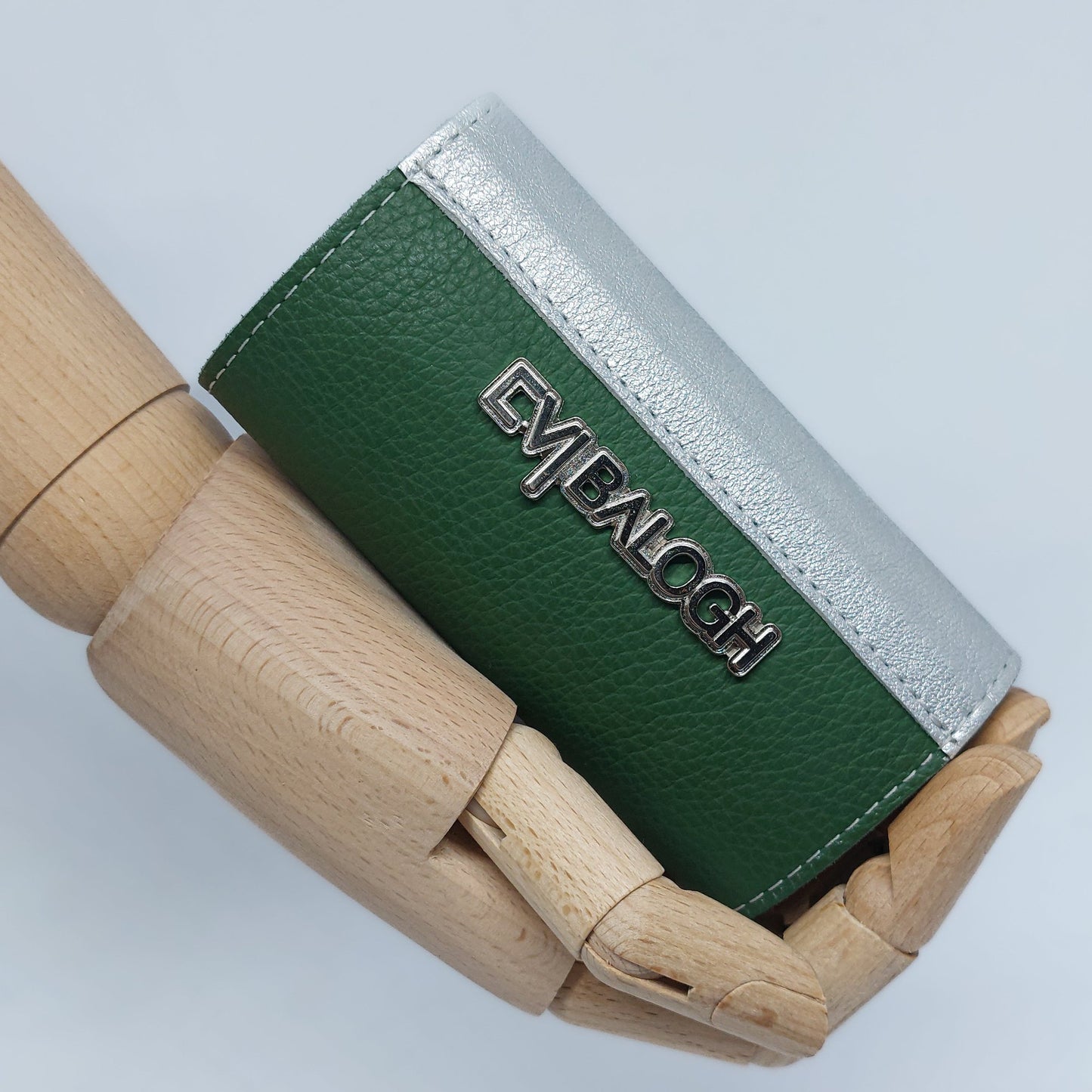 Bőr dupla olló tok, ollótok, egyedi tok, műköröm, tanfolyam, oktatás, géll lakk, műköröm oktatás, technikai tanfolyam, műköröm továbbképzés, bőrtok, bőr tok, egyedi bőr tok, bőr frézer tok, csiszolófejtok, csiszolófej, frézer, green leather, silver leather, ezüst tok, hand made, made with love