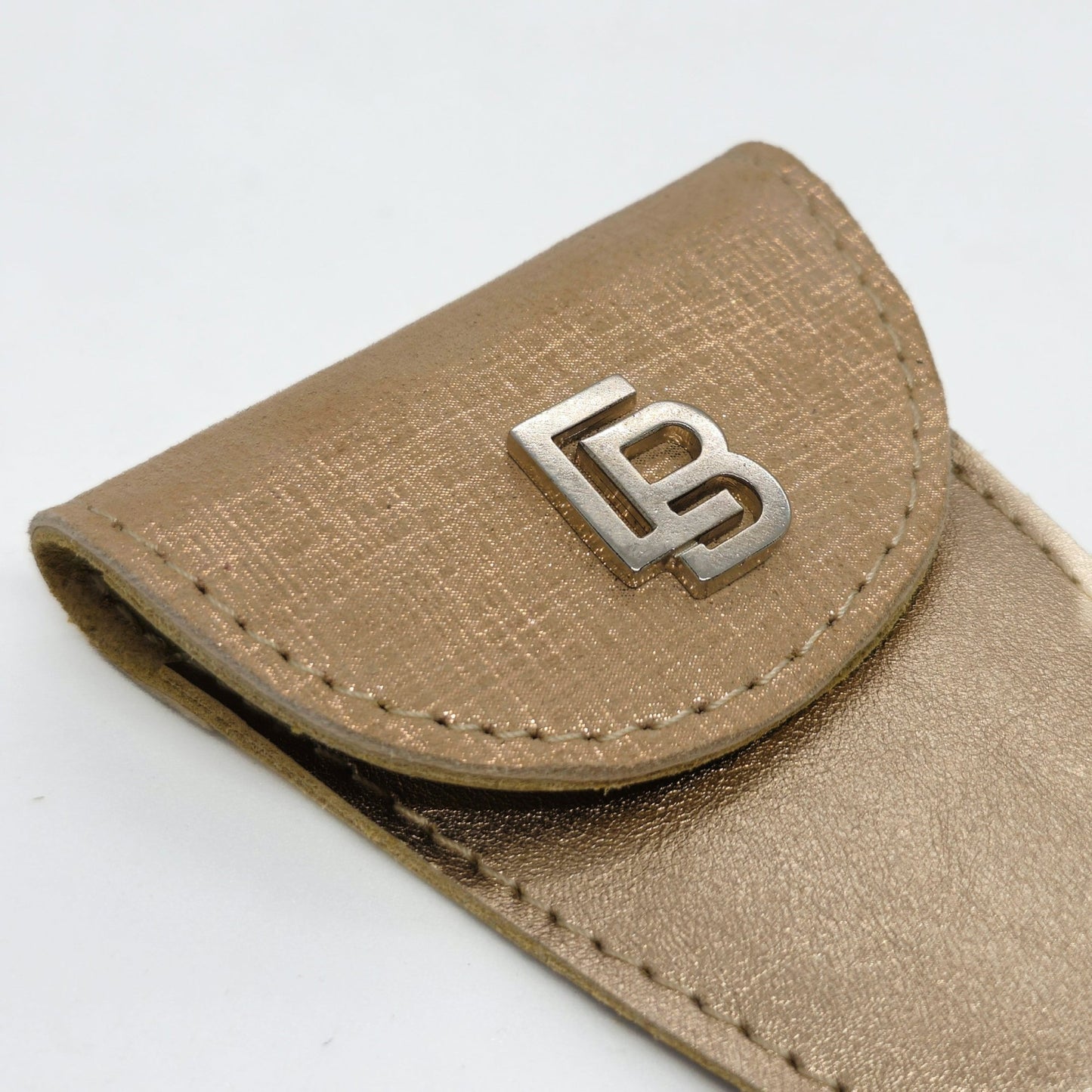 bőr szimpla olló tok, bőr dupla olló tok, manikűrös és körömdesigner, frézer tartó bőr tok, egyedi bőr tok, rose gold bőr tok, mintás bőr, műköröm tanfolyam, továbbképzés, magánoktatás