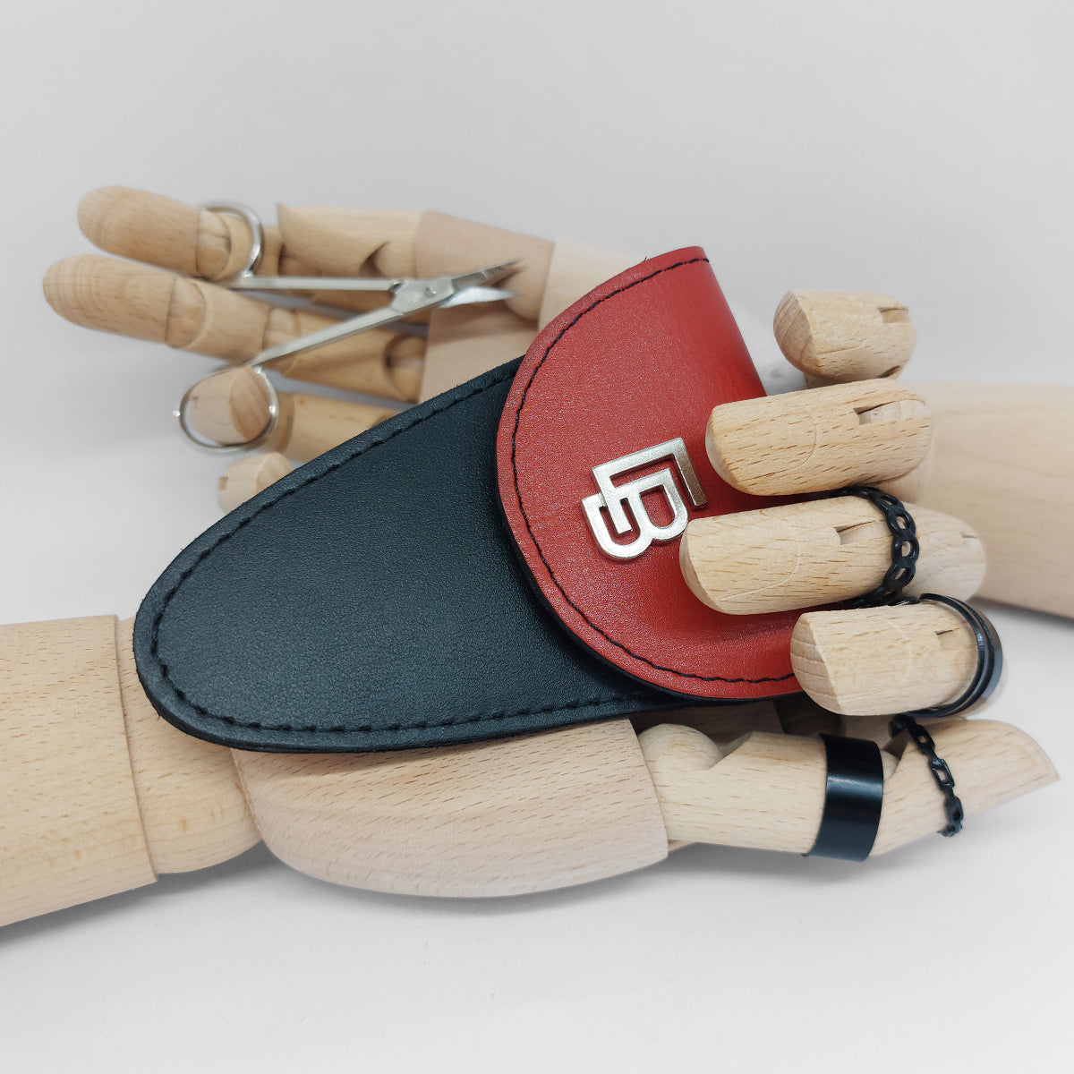 Bőr dupla olló tok, ollótok, egyedi tok, műköröm, tanfolyam, oktatás, géll lakk, műköröm oktatás, technikai tanfolyam, műköröm továbbképzés, bőrtok, bőr tok, egyedi bőr tok, szimpla tok, szimpla ollótok