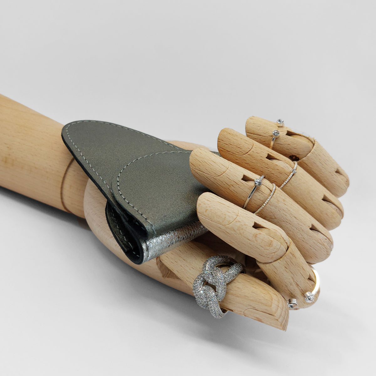 Bőr dupla olló tok, ollótok, egyedi tok, műköröm, tanfolyam, oktatás, gell lakk, műköröm oktatás, technikai tanfolyam, műköröm továbbképzés, bőrtok, bőr tok, egyedi bőr tok, frézer tok, bőr frézer tok