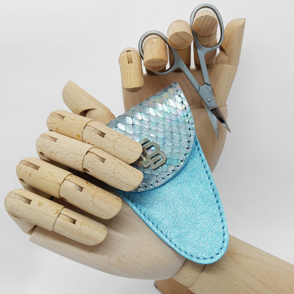 Bőr dupla olló tok, ollótok, egyedi tok, műköröm, tanfolyam, oktatás, géll lakk, műköröm oktatás, technikai tanfolyam, műköröm továbbképzés, bőrtok, bőr tok, egyedi bőr tok, szimpla tok, szimpla ollótok