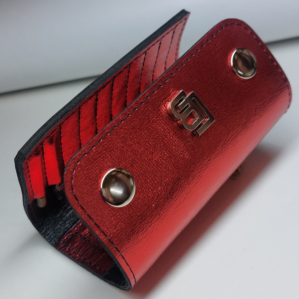 
                  
                    luxury leather cases, bőr tok, piros tok, kék olló tok, bőrvágó olló, sablonvágó olló, műköröm oktatás, fekete bőr, egyedi bőrtok, evibbalogh nail salon, fekete tok, egyedi tervezés, egyedi tok
                  
                