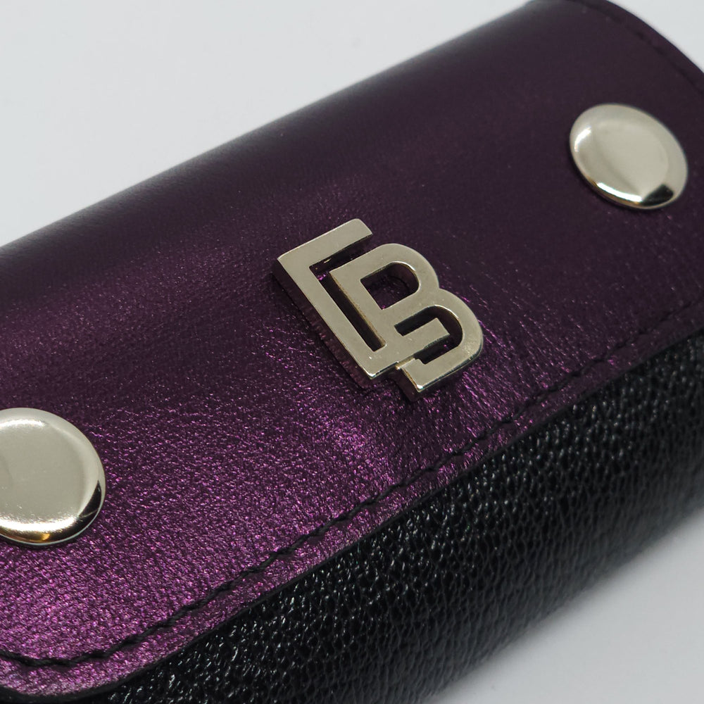 
                  
                    luxury leather cases, bőr tok, piros tok, kék olló tok, bőrvágó olló, sablonvágó olló, műköröm oktatás, fekete bőr, egyedi bőrtok, evibbalogh nail salon, fekete tok, egyedi tervezés, egyedi tok
                  
                